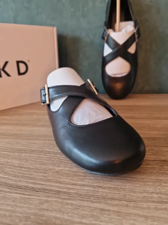 NA-KD ballerina’s met gekruiste bandjes – maat 37 – nieuw 🖤