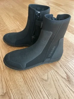 Neopren Schuhe von Decathlon/ Tribord
