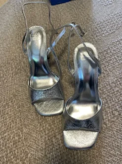 Neu Asos Sandaletten