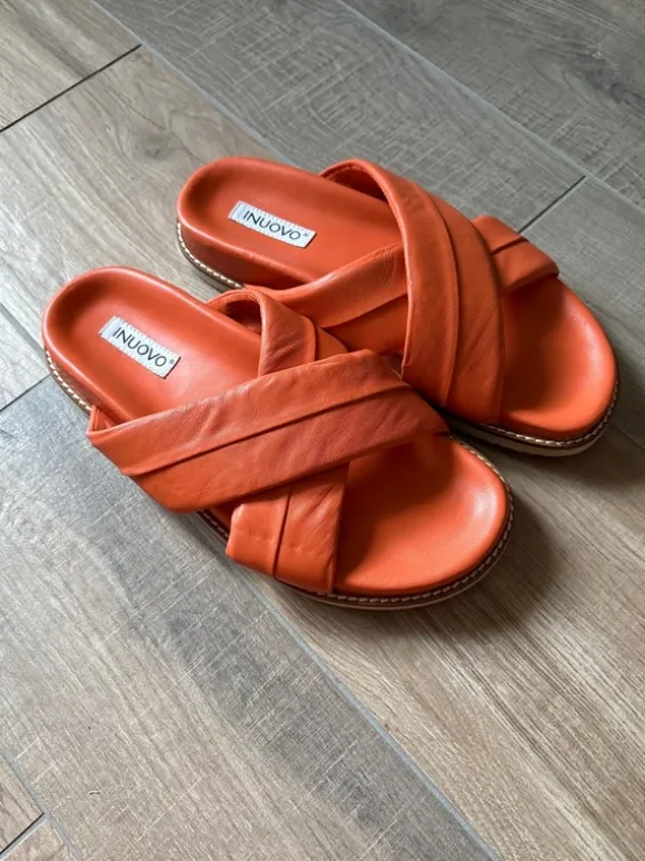 Neu!! Orangefarbene Sandalen von Inuovo, Leder, Gr. 40