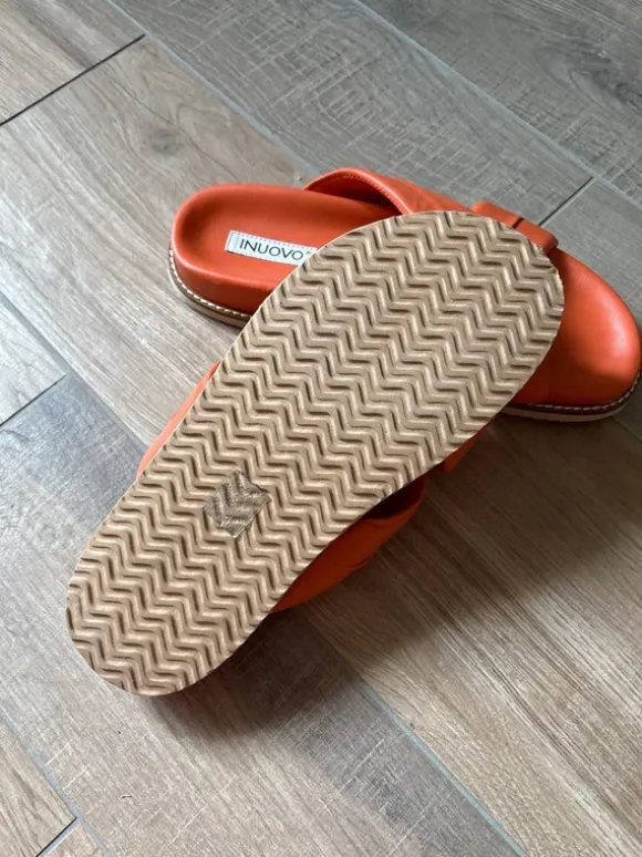 Neu!! Orangefarbene Sandalen von Inuovo, Leder, Gr. 40