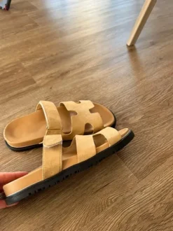 Neu Schlappen in Beige