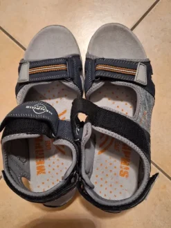 Neu, ungetragen Jungs-/Herren-Sandalen mit unterschiedlichen Größen