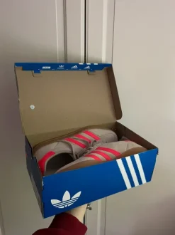 NEUE Adidas Gazelle Sneaker