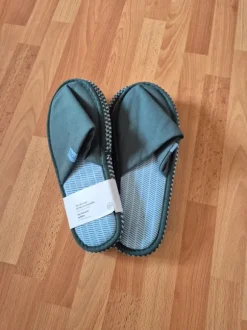 Neue Hausschuhe / Slipper – ungetragen & bequem