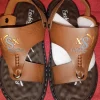 Neue Herren-Sandalen aus Kunstleder mit verstellbarem Riemen, Größe 39