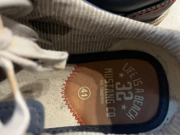 Neue Herrenschuhe der Firma Mustang