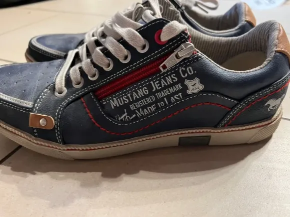 Neue Herrenschuhe der Firma Mustang