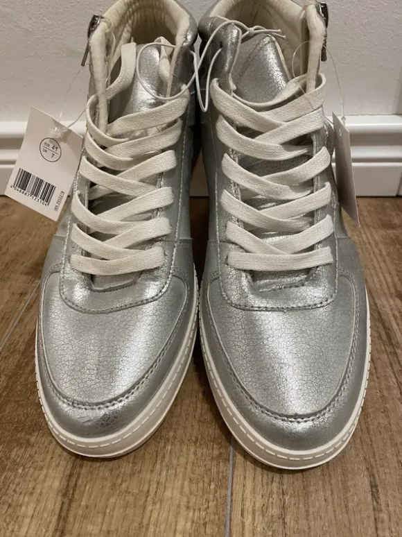 Neue modische Schuhe