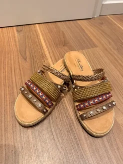 Neue Mustang Sandalen / Schlappen Gr. 38 – mit Glitzer & Perlen