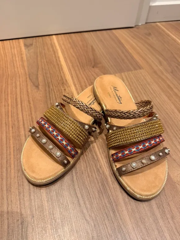 Neue Mustang Sandalen / Schlappen Gr. 38 – mit Glitzer & Perlen