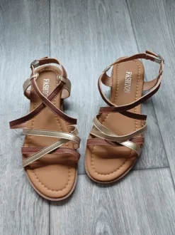 Neue Sandalen