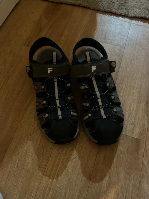 Neue Sandalen FILA