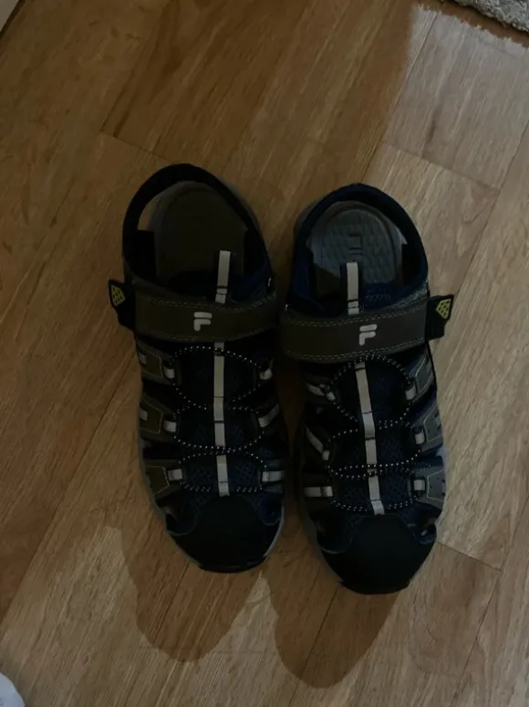 Neue Sandalen FILA