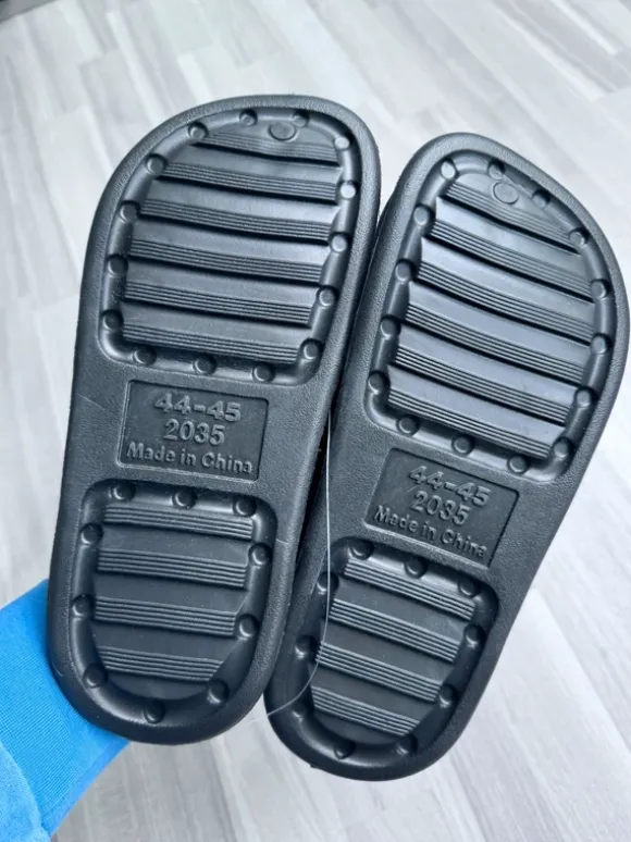 Neue schwarze Clogs Gr. 44–45 (fallen kleiner aus wie ca. 41–42)