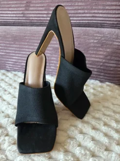 Neue schwarze Mules - Pantoletten mit Blockabsatz – Gr. 38