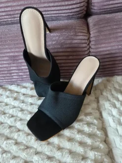 Neue schwarze Mules - Pantoletten mit Blockabsatz – Gr. 38