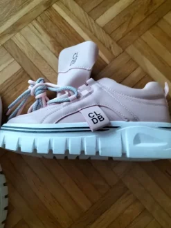 Neue Sneaker 38/39