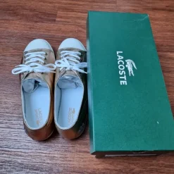 Neue Sneaker von Lacoste, Gr. 40, goldfarben