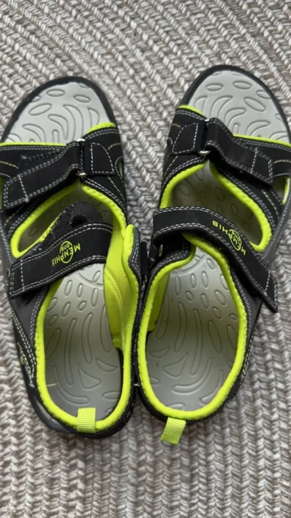 Neue, ungetragene Sandalen von Memphis One in Größe 41.