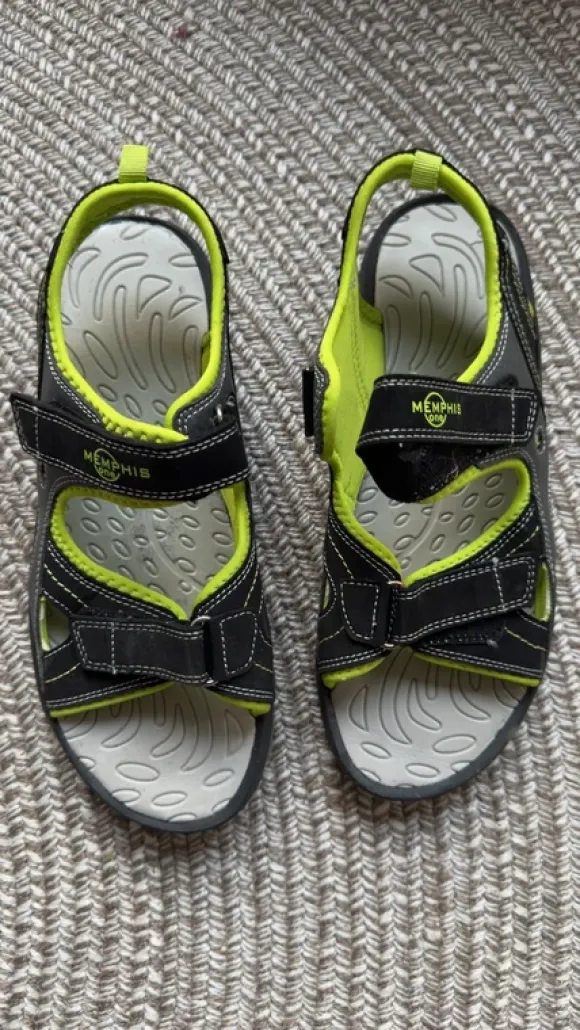 Neue, ungetragene Sandalen von Memphis One in Größe 41.
