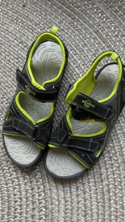Neue, ungetragene Sandalen von Memphis One in Größe 41.