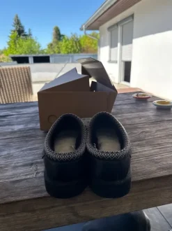 Neue ungetragene Ugg Mules aus schwarzem Leder
