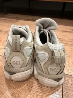 Neuwertig Herren Schuhe von asics Gr.42 sehr guter Zustand