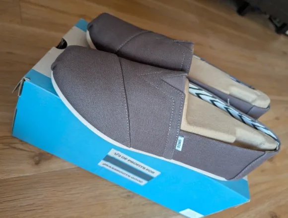 Neuwertig Toms Alpargata grau Schuhe 10.5. 43.5