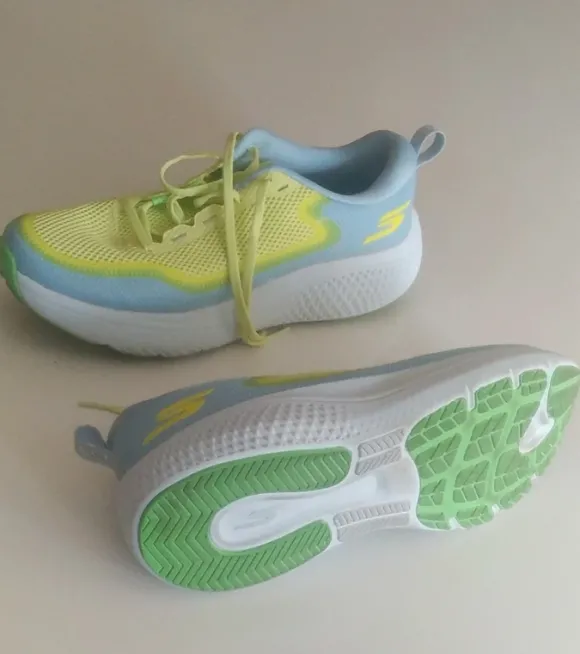 Neuwertige Skechers go run supersonic max farbe lime grösse 40