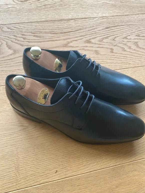 Neuwertiger, eleganter , schwarzer Schnürschuh von Lloyd