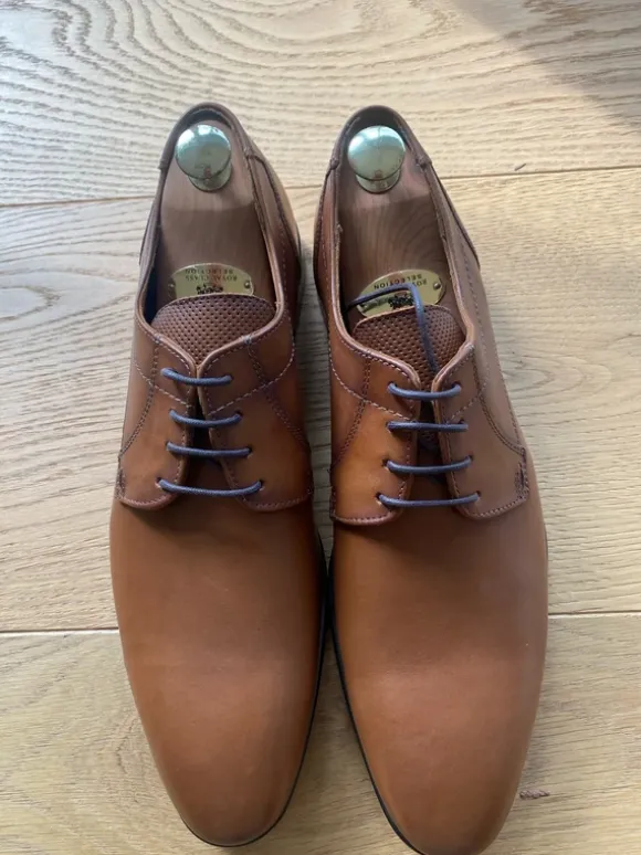 Neuwertiger, eleganter, cognacfarbener Schürschuh von Lloyd