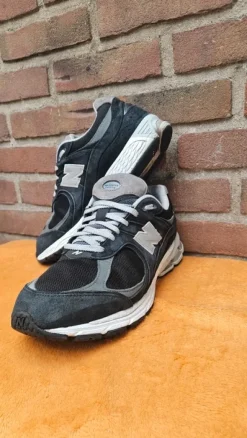 New balance 2002R