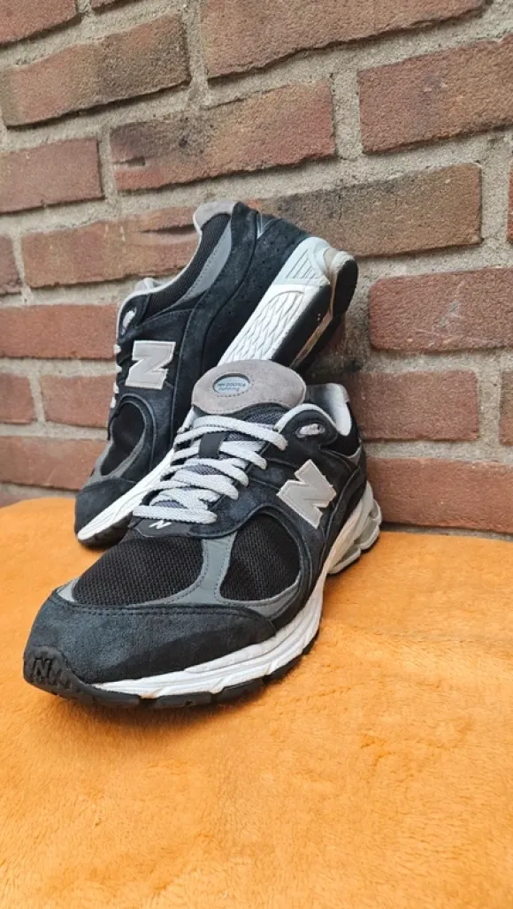 New balance 2002R