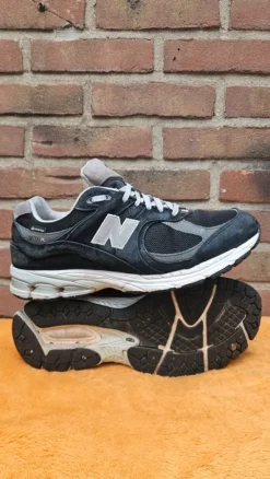 New balance 2002R