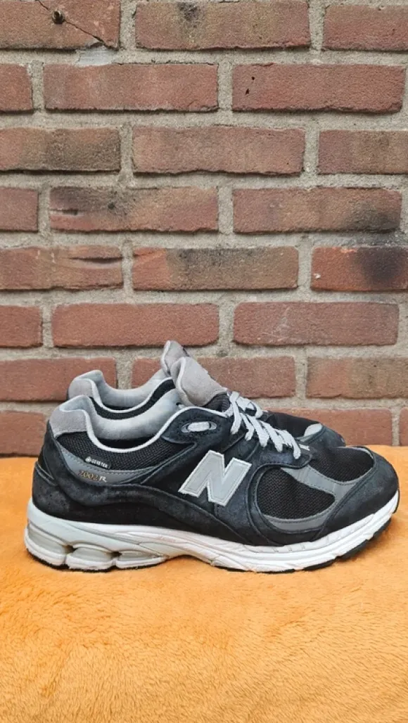 New balance 2002R