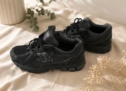 New Balance 1906R Schwarz Sneaker Gr. 42