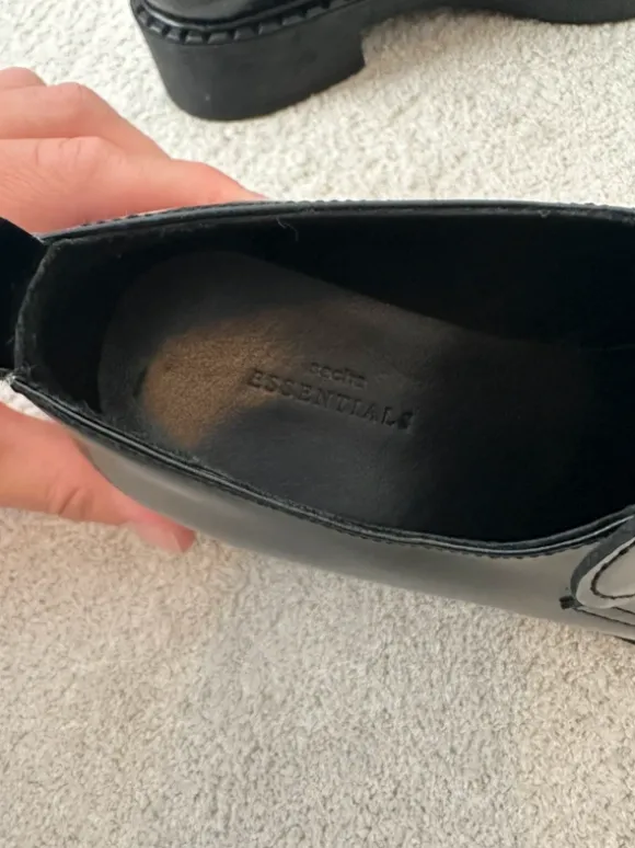 Nieuwe loafers van zwart leer