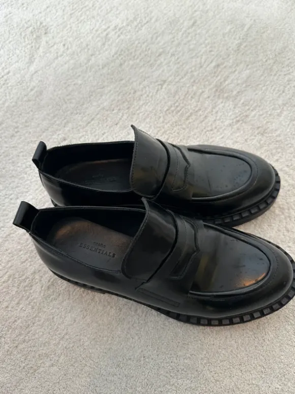 Nieuwe loafers van zwart leer