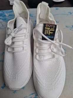 Nieuwe sportschoenen 43
