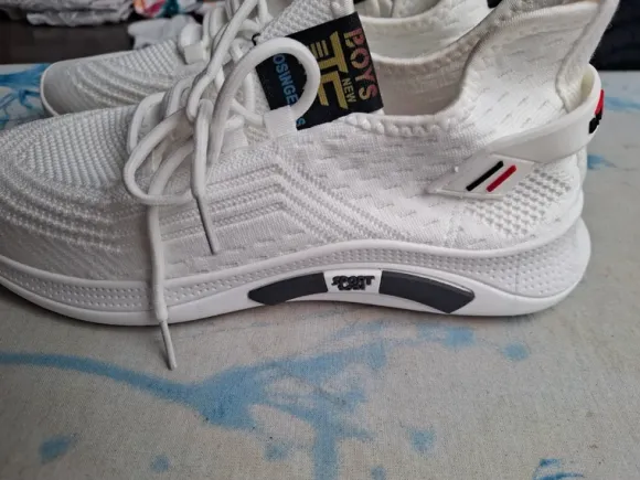 Nieuwe sportschoenen 43