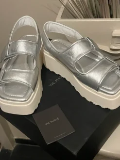 Nieuwe Vic Matie sandalen zilver maat 35