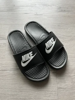 Nike Adiletten