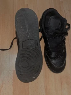 Nike Air Jordan 1 Low #blackjordanlow