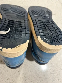 Nike Air Jordan 1 Mid – Blau/Weiß – Vintage Look – getragen