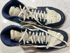 Nike Air Jordan 1 Mid – Blau/Weiß – Vintage Look – getragen