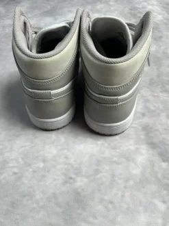 Nike Air Jordan 1 mid college grau