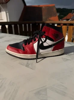 Nike Air Jordan Mid 1 Chicago Red