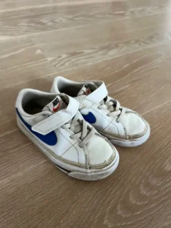 Nike Air Kinderschuh, Gr 26