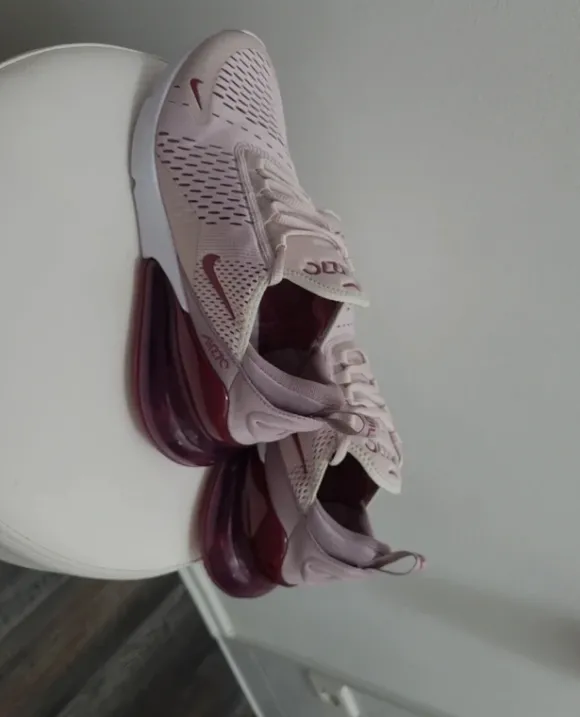 Nike Air Max 270 Gr. 42 ( 41.5/ 41) fliederfarben/ lila